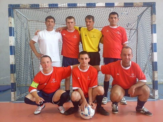 Fudbaleri Hendi sporta odlični na državnom prvenstvu 1 Ekipa Hendi sporta sa trenerom Nuhanovićem