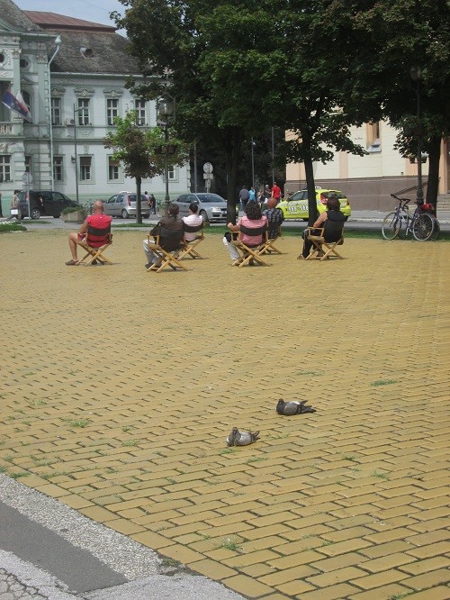 Performans Dragane i njenih prijatelja na Trgu Slobode, danas