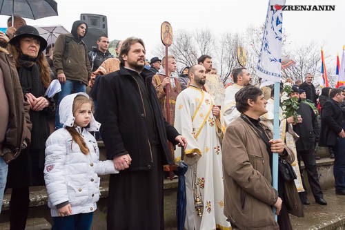 bogojavljenje-plivanje-za-casni-krst-2015-zrenjanin-004