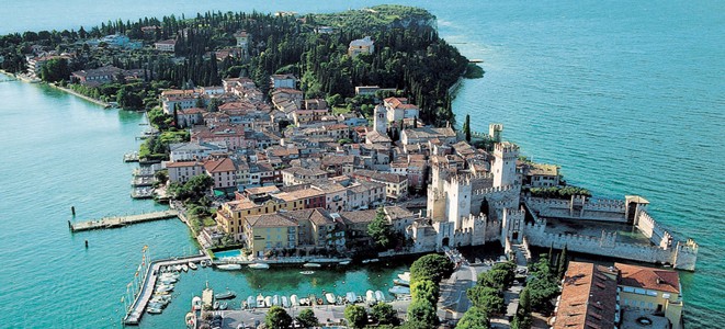 Sirmione, gradić na obali jezera Garda