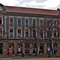 Zgrada nakon obnove fasade i krova 2012. godine