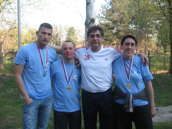 Trener Hendi sporta, Borislav Nuhanović, sa osvajačima medalja