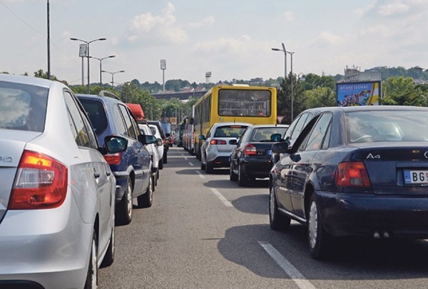 auto put zastoj guzve mladenovac foto nebojsa mandic 1437168192 703131