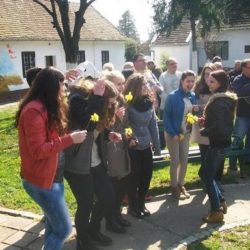 polivanje devojaka vodom