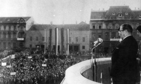 Tito-na-balkonu-1969-450x270.jpg