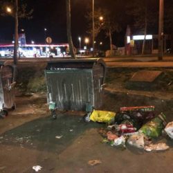 deponija pored kontejnera