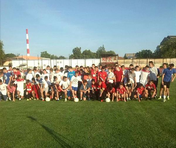 Mlađe kategorije Radničkog na stadionu kraj Skrobare