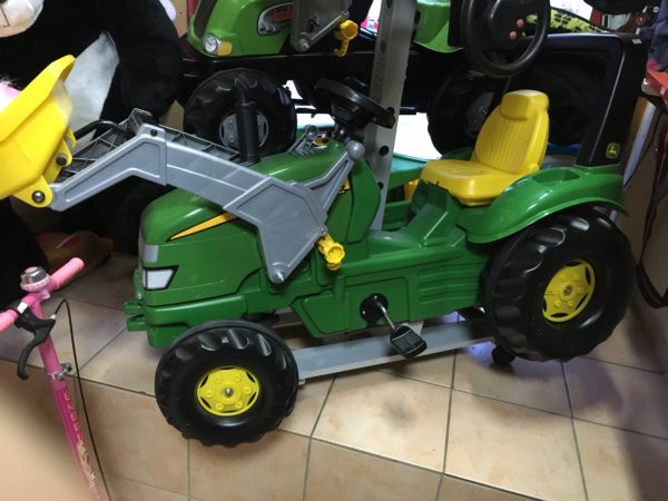 traktor zeleni igracka