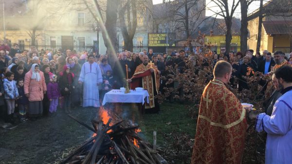 paljenje badnjaka Uspenski hram 2