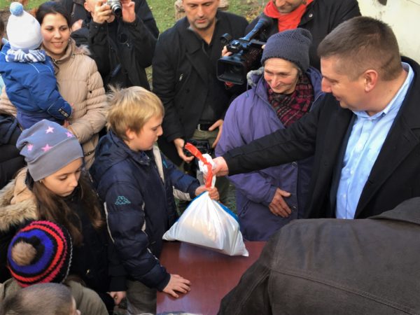 podela paketića Uspenski hram