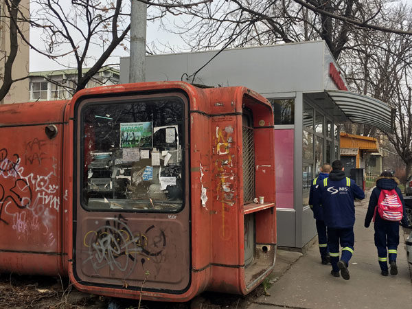 crveni kiosk 1