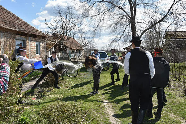 polivanje devojaka 3