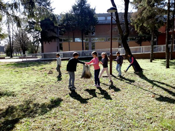 ucenici smece skola