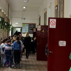 slika2 skola ucenici hodnik 600x417