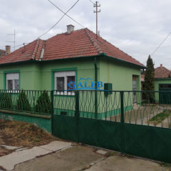 8 trosobna kuca cvrsta materijal