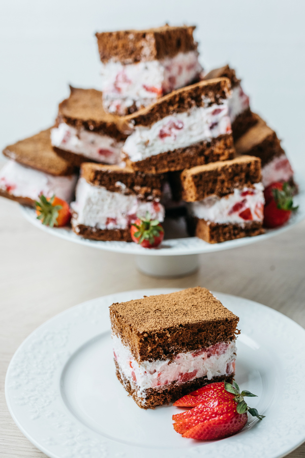 Kinder Milchschnitte sa jagodama