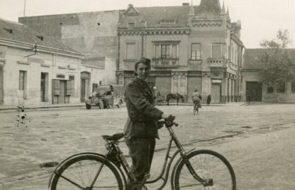 12270 Једна наша партизанка у Петровградуоктобра 1944.године