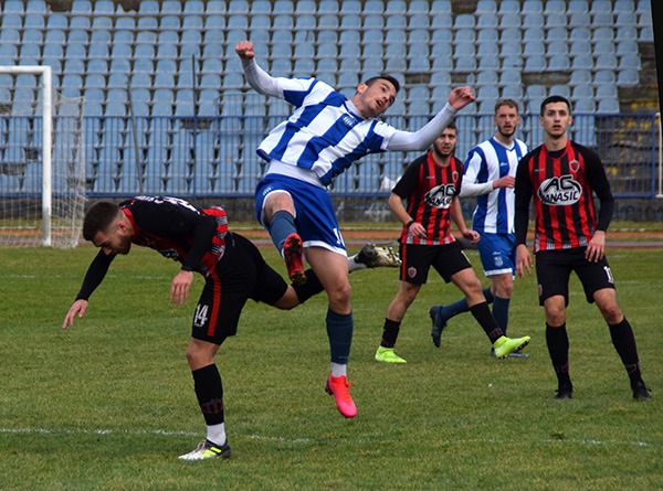 RADNIČKI U NOVOJ OPREMI: Makron stigao na Čair, Radnički će igrati u ovim  dresovima (FOTO) (VIDEO) - Domaći fudbal, Fudbal Sportske vesti - HotSport