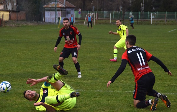 fk radnicki zr feniks 1995