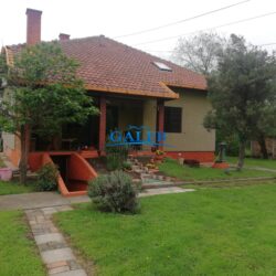 10 centar kuca na prodaju