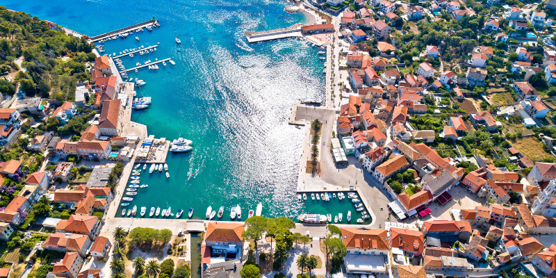 Letovanje Hvar 2025 – Fontana Resort super povoljno, uz prevoz iz Zrenjanina 1 Jelsa Hvar Relax International