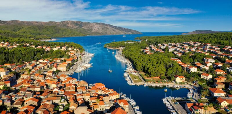 stari grad hvar relax agencija scaled e1687459883250