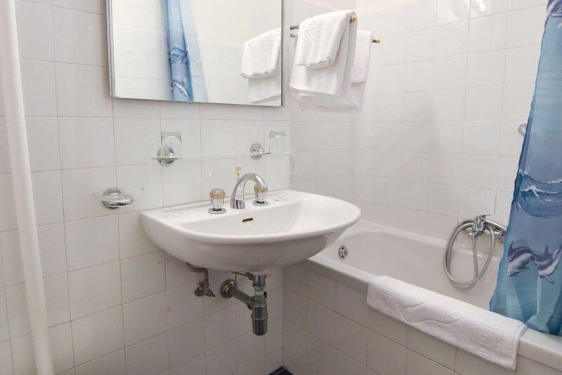 hotel sirena hvar kupatilo