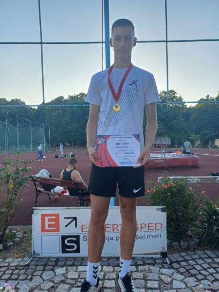 Šesnaestogodišnji Milan Gaković seniorski šampion Vojvodine u bacanju koplja 1 milan gakovic