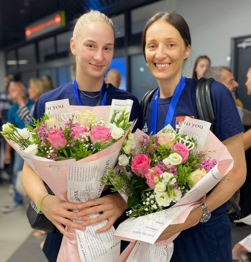 1 i 3 Aleksandra Uzelac i Maja Ognjenovic