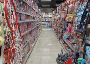 robna kuca shopping family naslovna fotografija