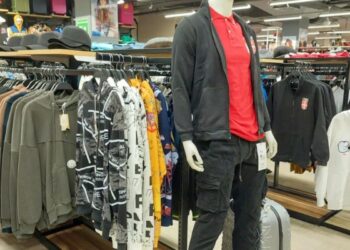Robna kuca Shopping Famila naslovna
