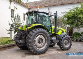 TRAKTOR POLJOPRIVREDNA SKOLA 003