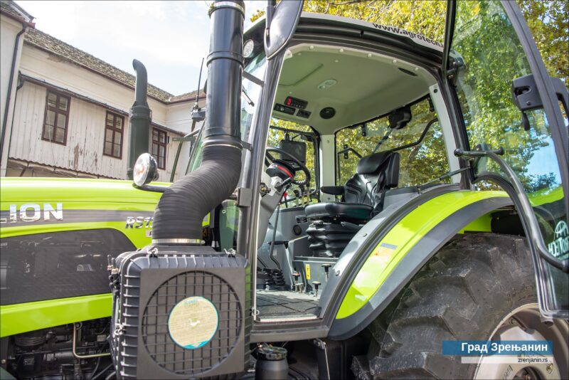 TRAKTOR POLJOPRIVREDNA SKOLA 007