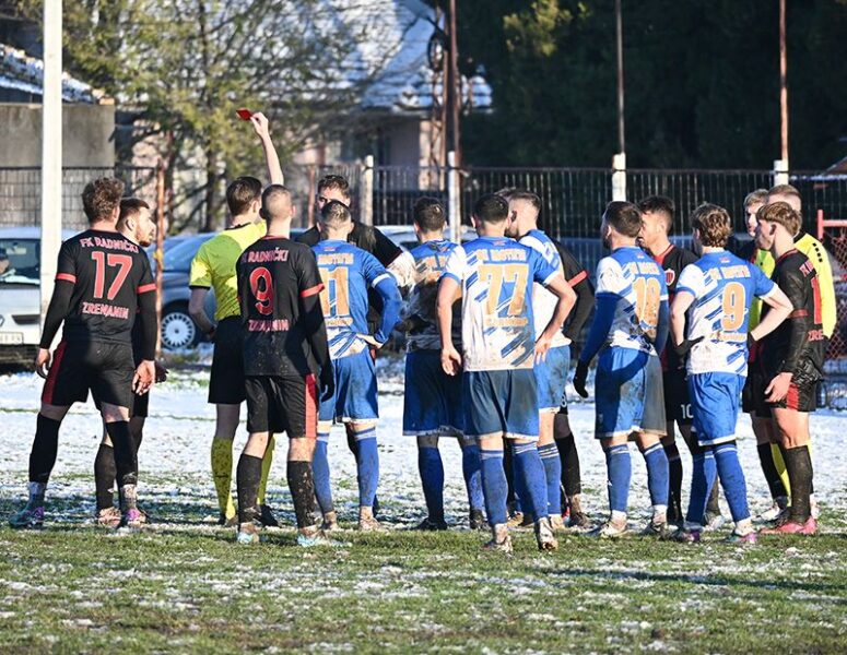 Matvej Martinkevic FK Radnick crveni karton