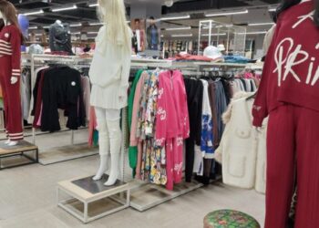 Robna kuca Shopping Family naslovna