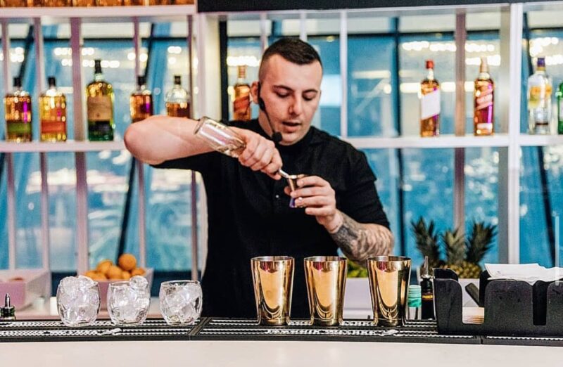 Aleksandar Đolai – koktel majstor koji pomera granice mixologije (FOTO + VIDEO) 1 Aleksandar Djolai koktel ajstor