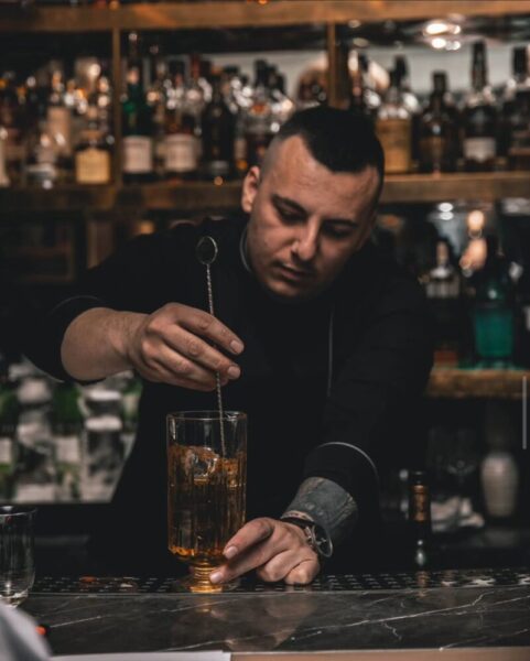 Aleksandar Djolai koktel majstor