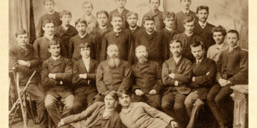 Maturanti Srpske velike pravoslavne gimnazije u Novom Sadu 1889 90 Najtarija fotka maturanata