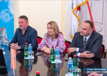 MINISTARKA PAUNOVIC 012