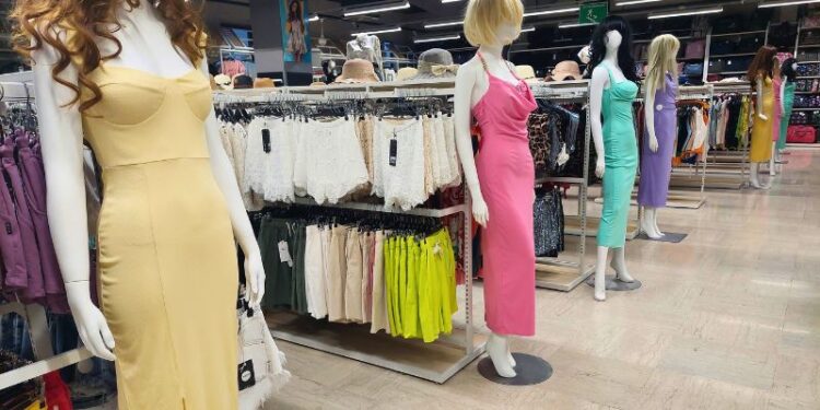 Robna kuca Shopping family naslovna