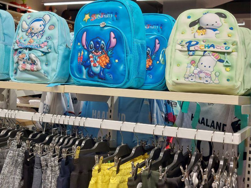 Veliki izbor dečijih patika i garderobe u Robnoj kući Shopping Family 8 Robna kuca Shopping Family 28