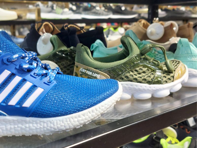 Veliki izbor dečijih patika i garderobe u Robnoj kući Shopping Family 10 Robna kuca Shopping Family 4